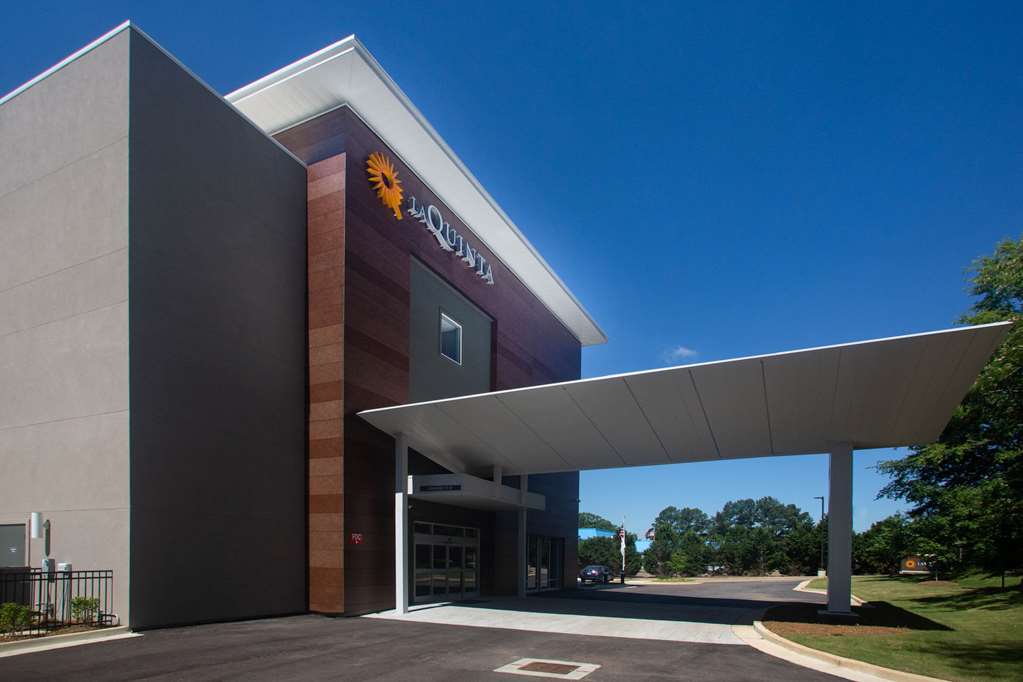 La Quinta Inn & Suites by Wyndham Oxford - featured photo