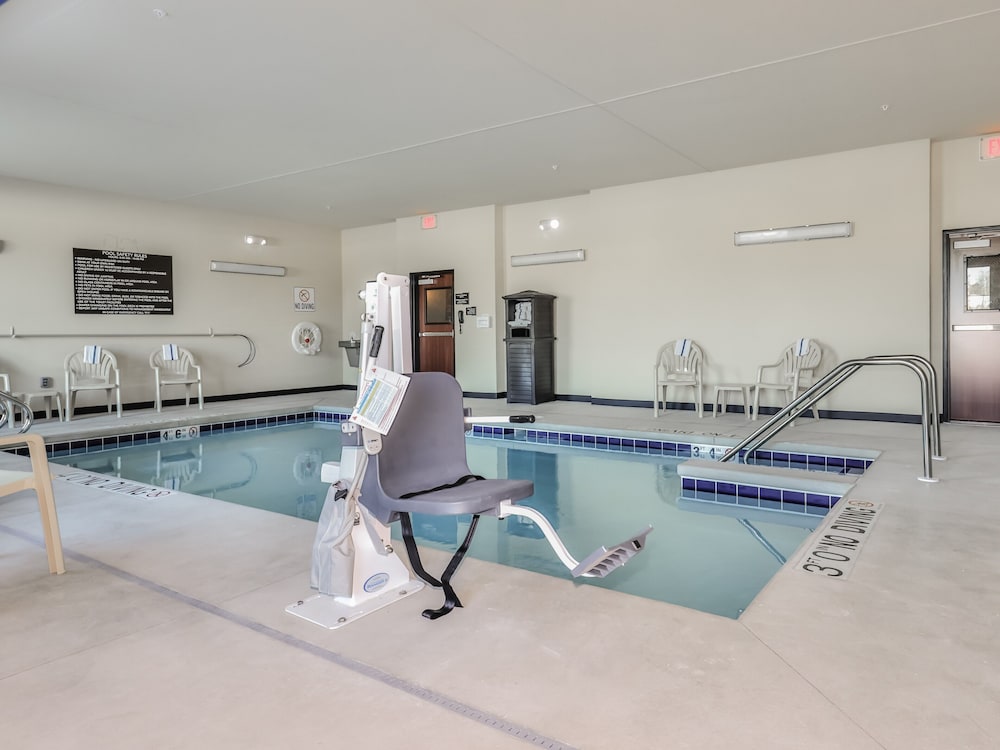 Cobblestone Hotel & Suites Rhinelander - photo 43