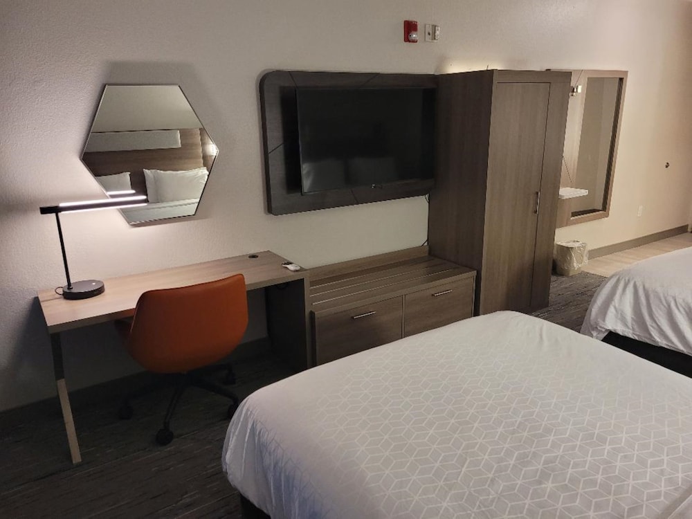 Holiday Inn Express & Suites Starkville an IHG Hotel - photo 4