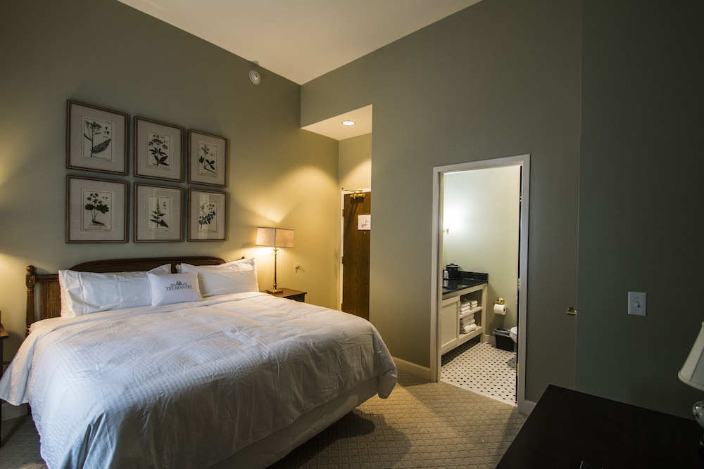 The Meadows Hotel - photo 2