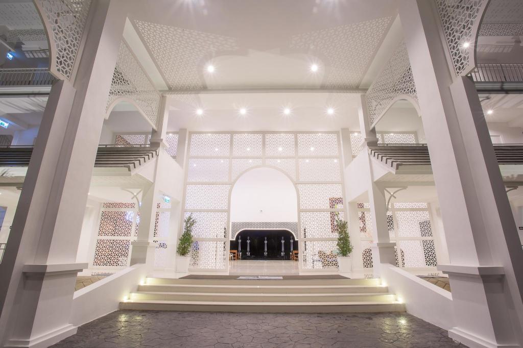White House Hotel — Tak — photo 5