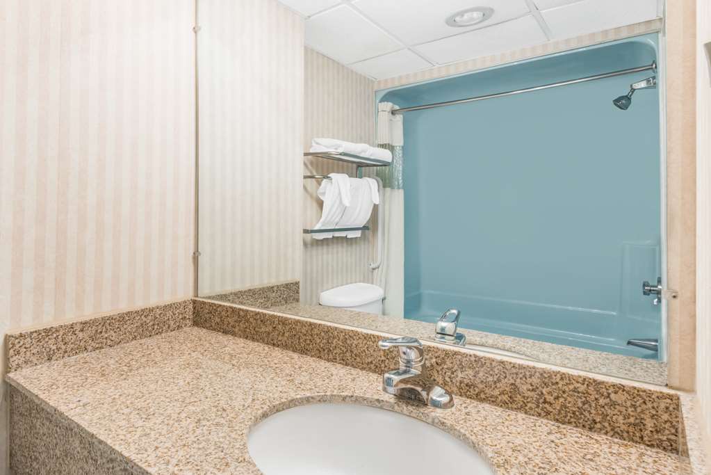 Howard Johnson by Wyndham Gillette - photo 15
