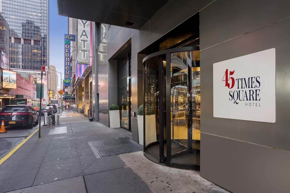 Studio in Times Square - featured photo