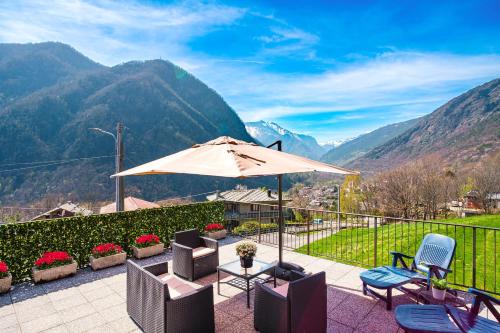 Case Vacanze in Graziosa Borgata Alpina — 4-Star Luxury Hotel in Roure, Italy