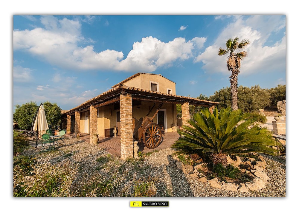 Le Cinque Pietre — hotel in Carlentini