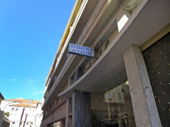 LE CASINO Rooftop Parking Privé Bord de Mer in Menton, France