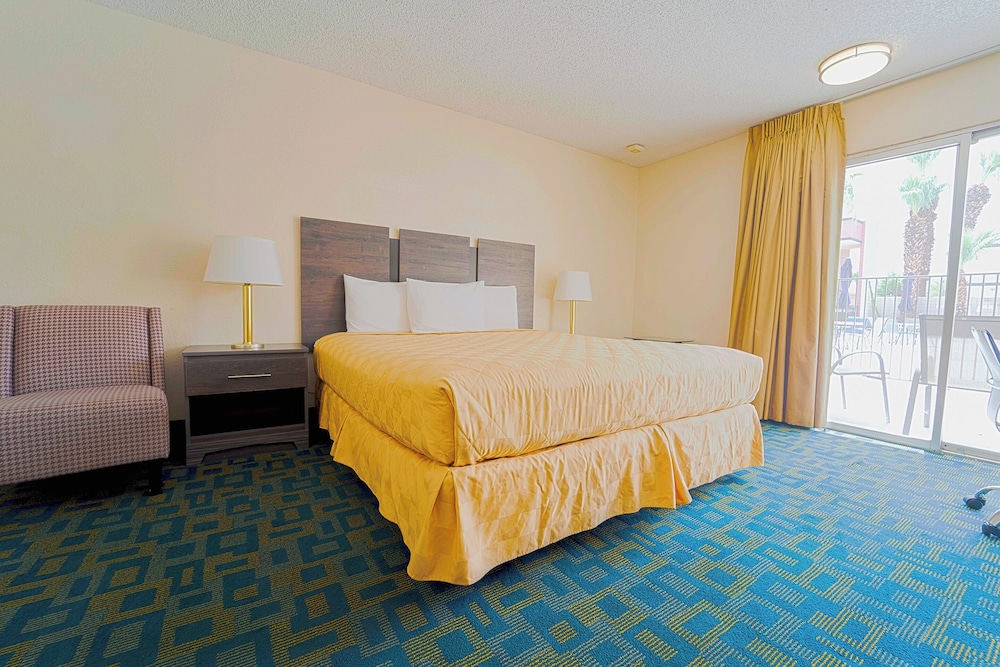 Royal Plaza Inn Indio - photo 30