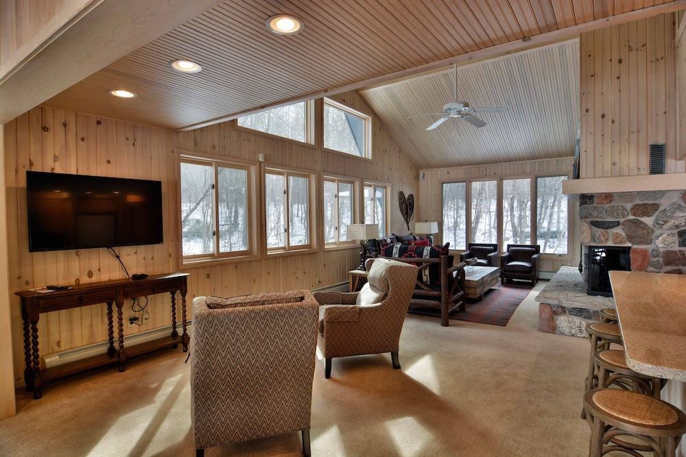 Serenity On Lake Owen 5 Bedroom Hotel Room by RedAwning - photo 28