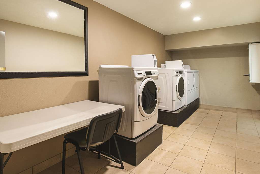 La Quinta Inn & Suites by Wyndham Portland NW - photo 31