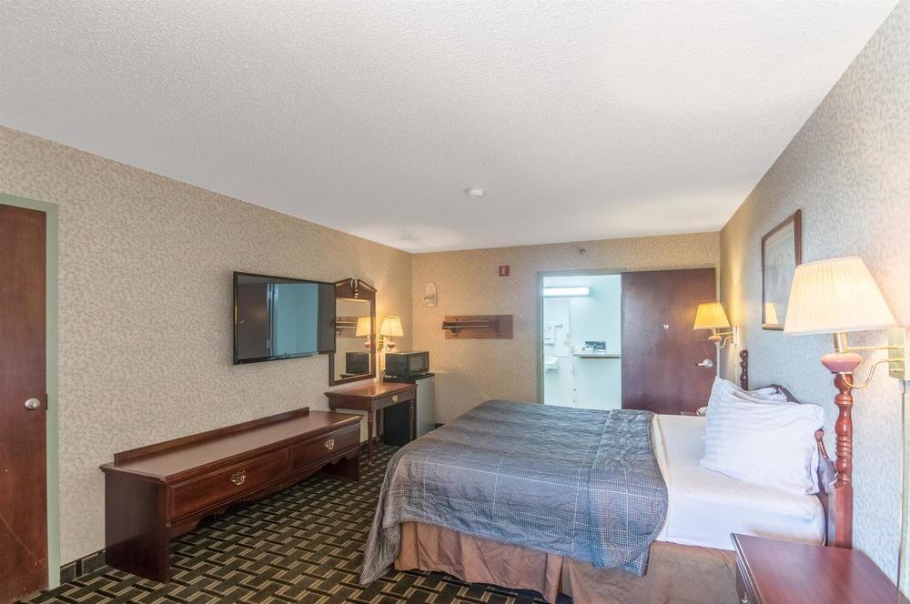Premier Inn & Suites - photo 13