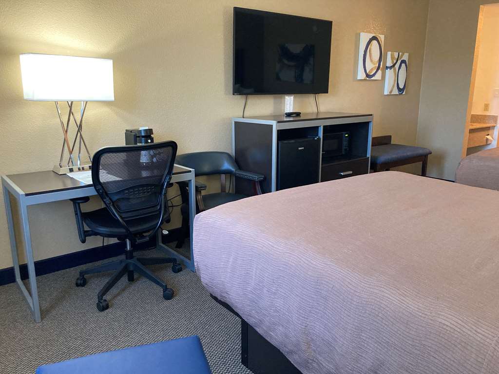 Best Western Plus Reading Inn & Suites - photo 54