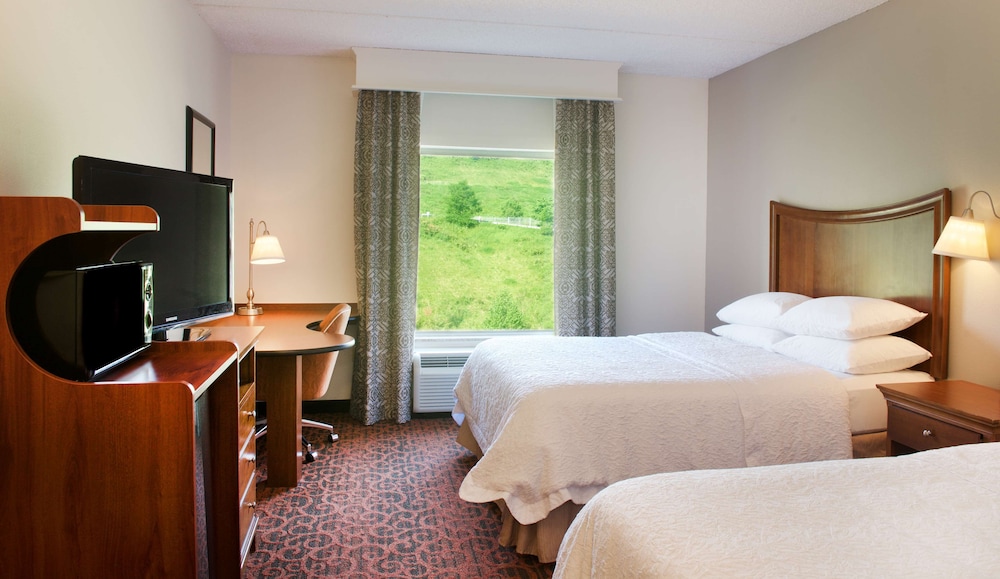 Hampton Inn & Suites Pittsburgh Meadow Lands - photo 10