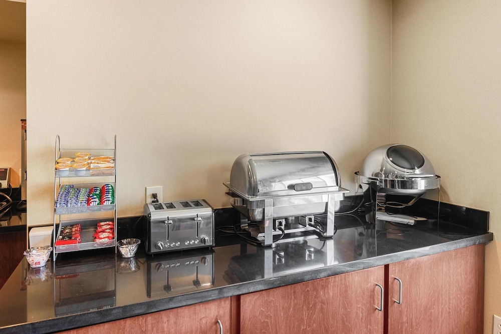 Cobblestone Hotel & Suites Knoxville - photo 43