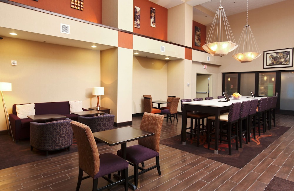 Hampton Inn & Suites by Hilton Fargo Medical Center - photo 2
