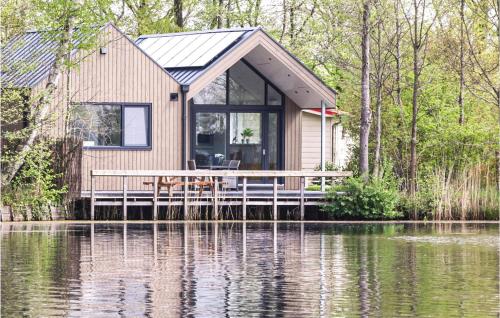 Cozy Home In Oosterwolde With Sauna — 5-Star Luxury Hotel in Oosterwolde, Netherlands