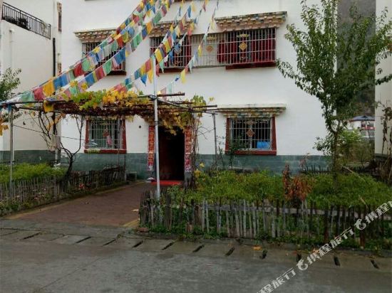 Jiarong Inn — hotel in Luhua
