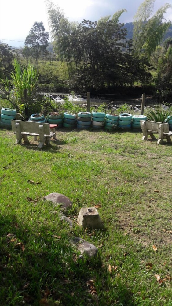 Alojamiento Los Guaduales in Guadalajara De Buga, Colombia