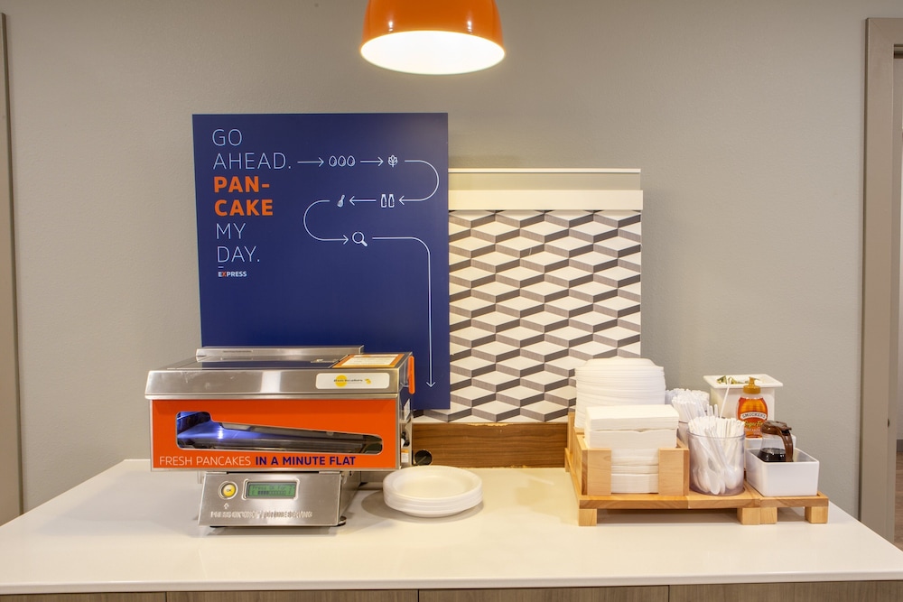 Holiday Inn Express & Suites Sioux City Southern Hills by IHG - photo 77