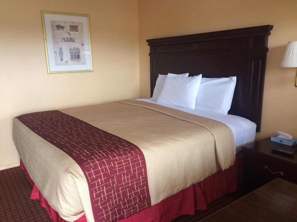 DeQueen Courtyard Inn - photo 12