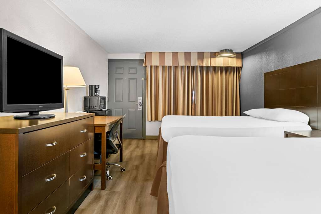 Rodeway Inn & Suites Saginaw I 675 - photo 6