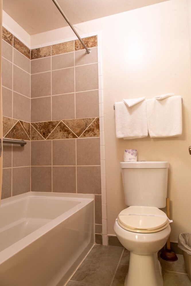 Sis Q Inn - photo 15