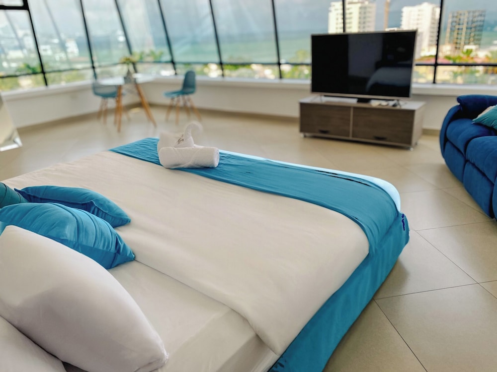 Stella Blu Manta in Manta, Ecuador