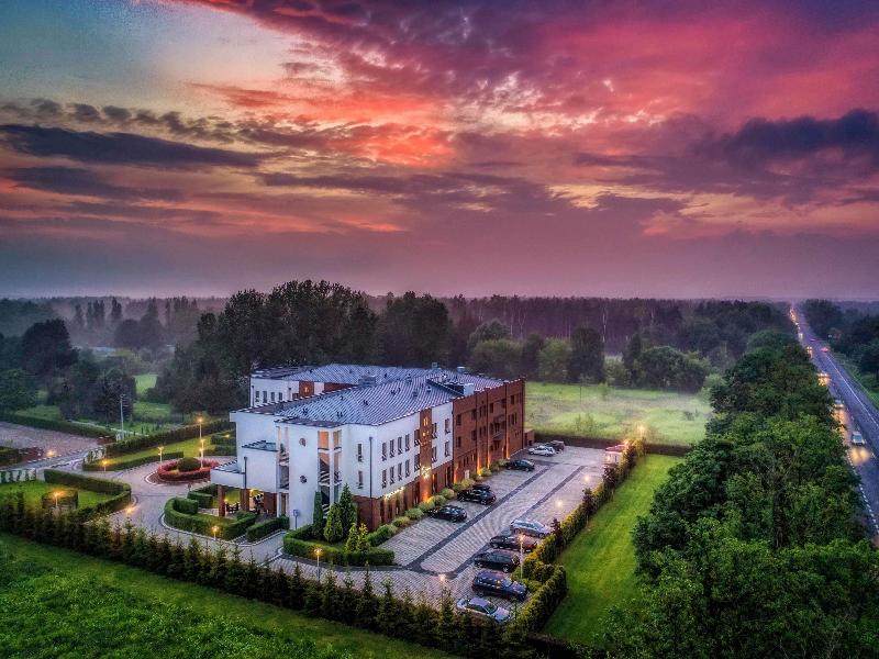 Mercure Wiazowna Brant — 4-Star Luxury Hotel in Majdan Krolewski, Poland