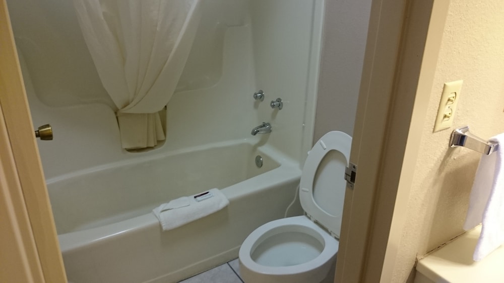Magnuson Hotel Red Baron - photo 15
