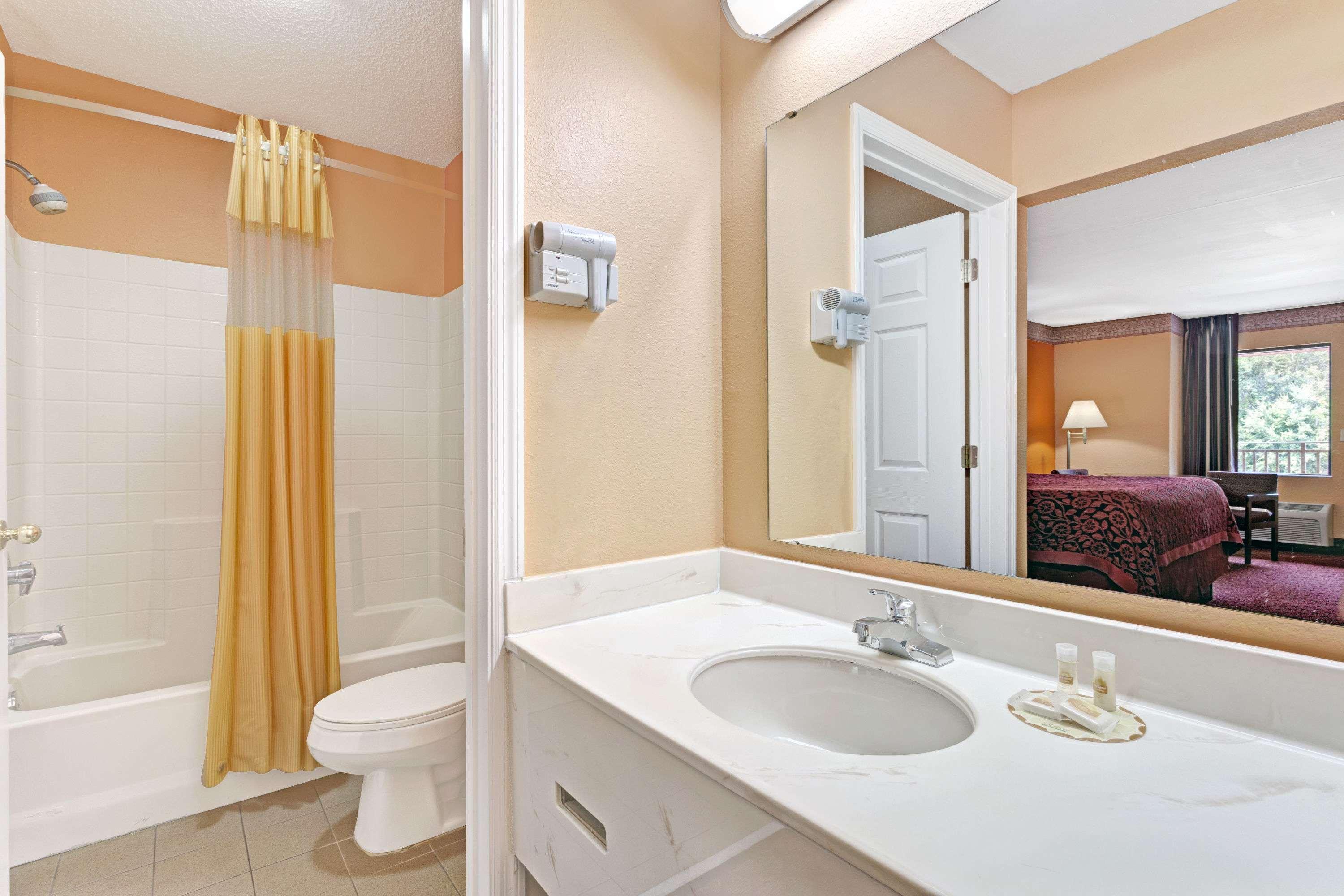 Sunset Inn Daytona Beach - photo 17