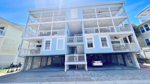 Tybee Retreat Unit 3 in Tybee Island, United States