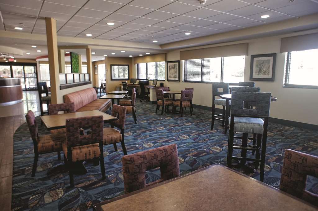 La Quinta Inn & Suites by Wyndham Edmond - photo 37