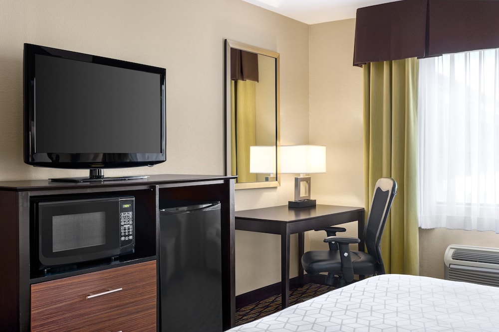 Holiday Inn Express Hotel & Suites Edmond by IHG - photo 8