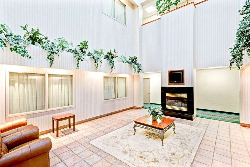 Super 8 by Wyndham Brockton - photo 2