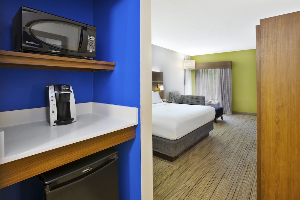 Holiday Inn Express & Suites Milford by IHG - photo 5