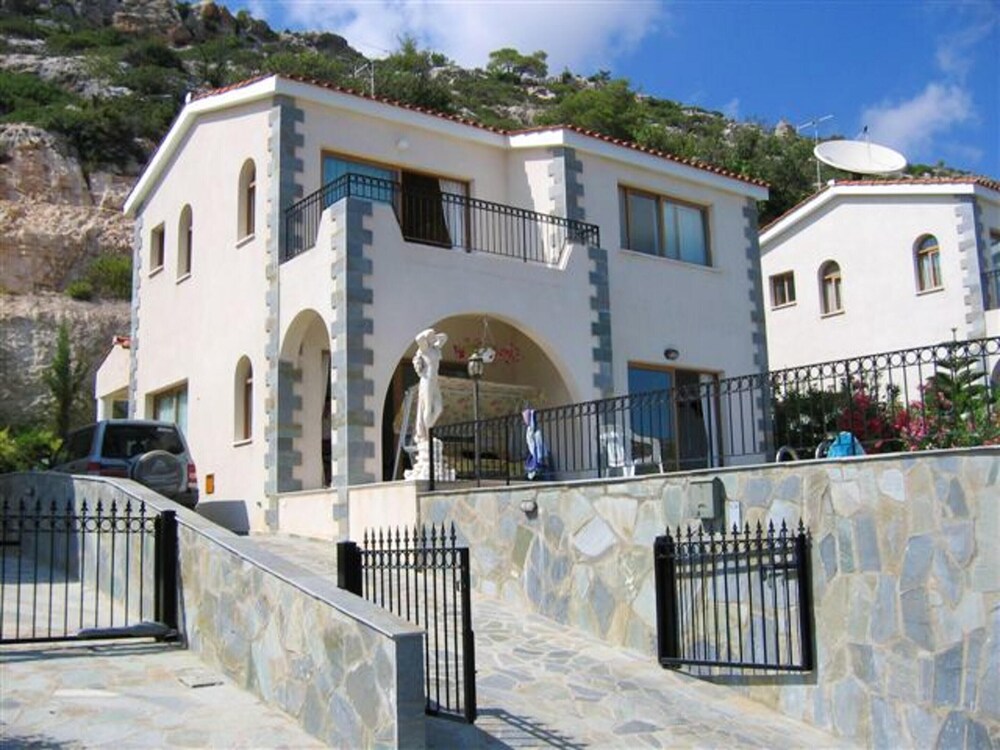 Peyia Villa with sea view private pool and garden — 4-Star Luxury Hotel in Pegeia, Cyprus