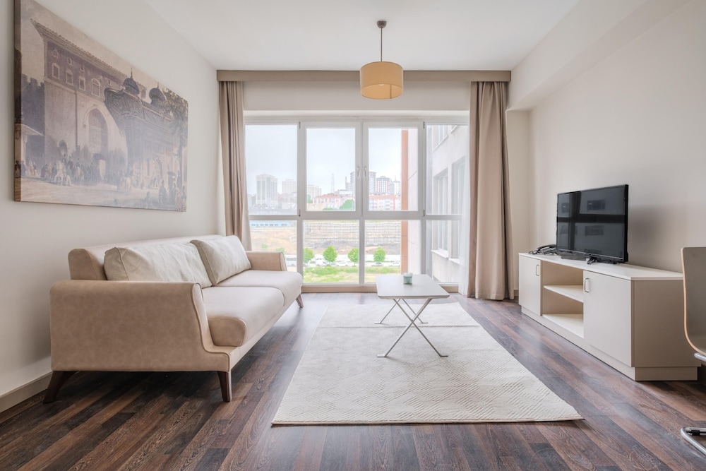Residence 5 min to Metro 30 min to IST Airport — 5-Star Luxury Hotel in Istanbul, Turkey