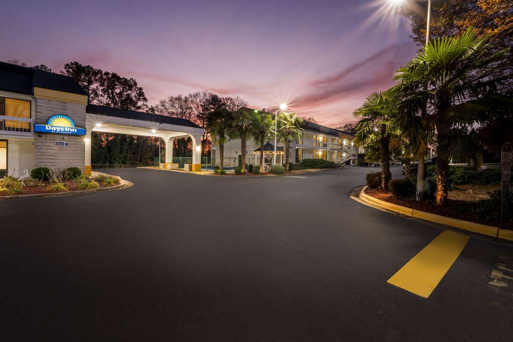 Days Inn by Wyndham Raleigh Midtown - photo 4