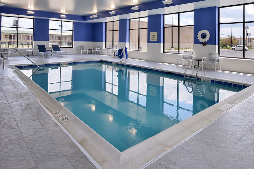 Hampton Inn & Suites Cincinnati Mason - photo 37