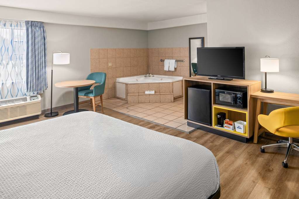 Days Inn & Suites by Wyndham Artesia - photo 31