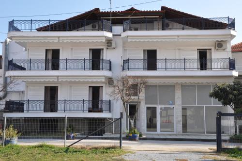 Apartments Stavroula — 5-Star Luxury Hotel in Nea Vrasna, Greece
