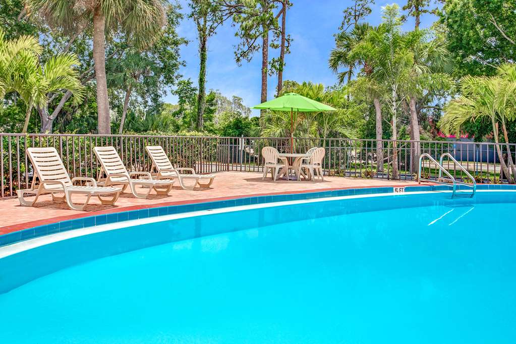 Days Inn by Wyndham Bradenton Near the Gulf - photo 6