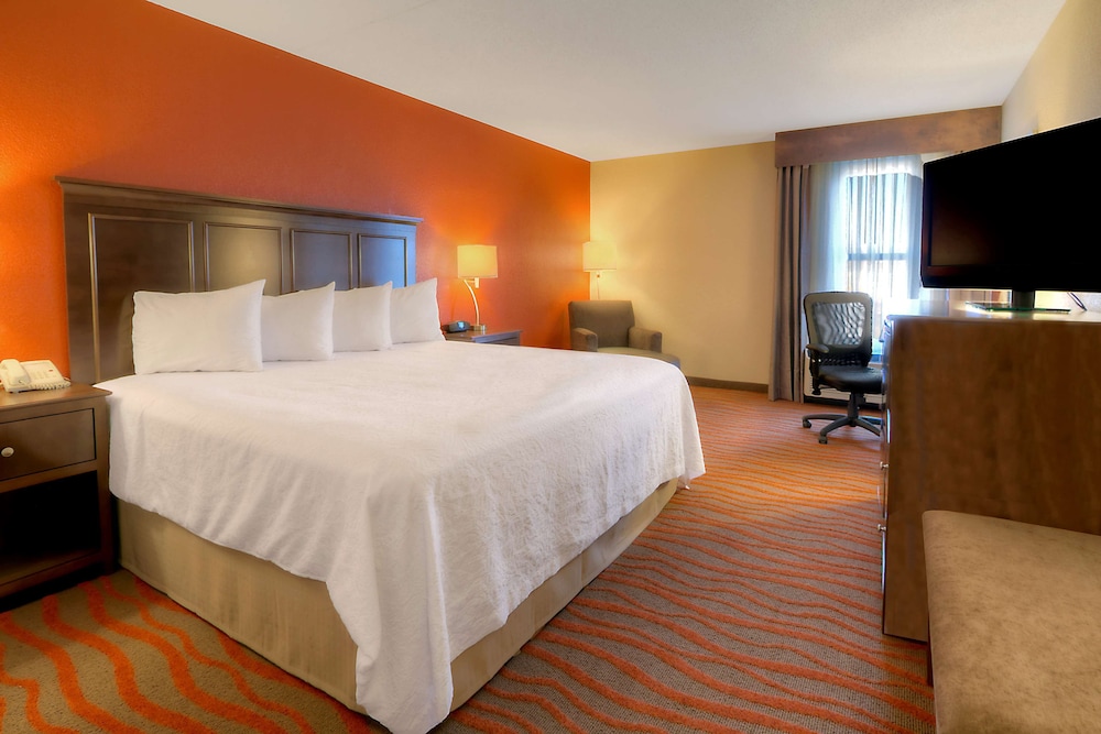 Hampton Inn Russellville - photo 11