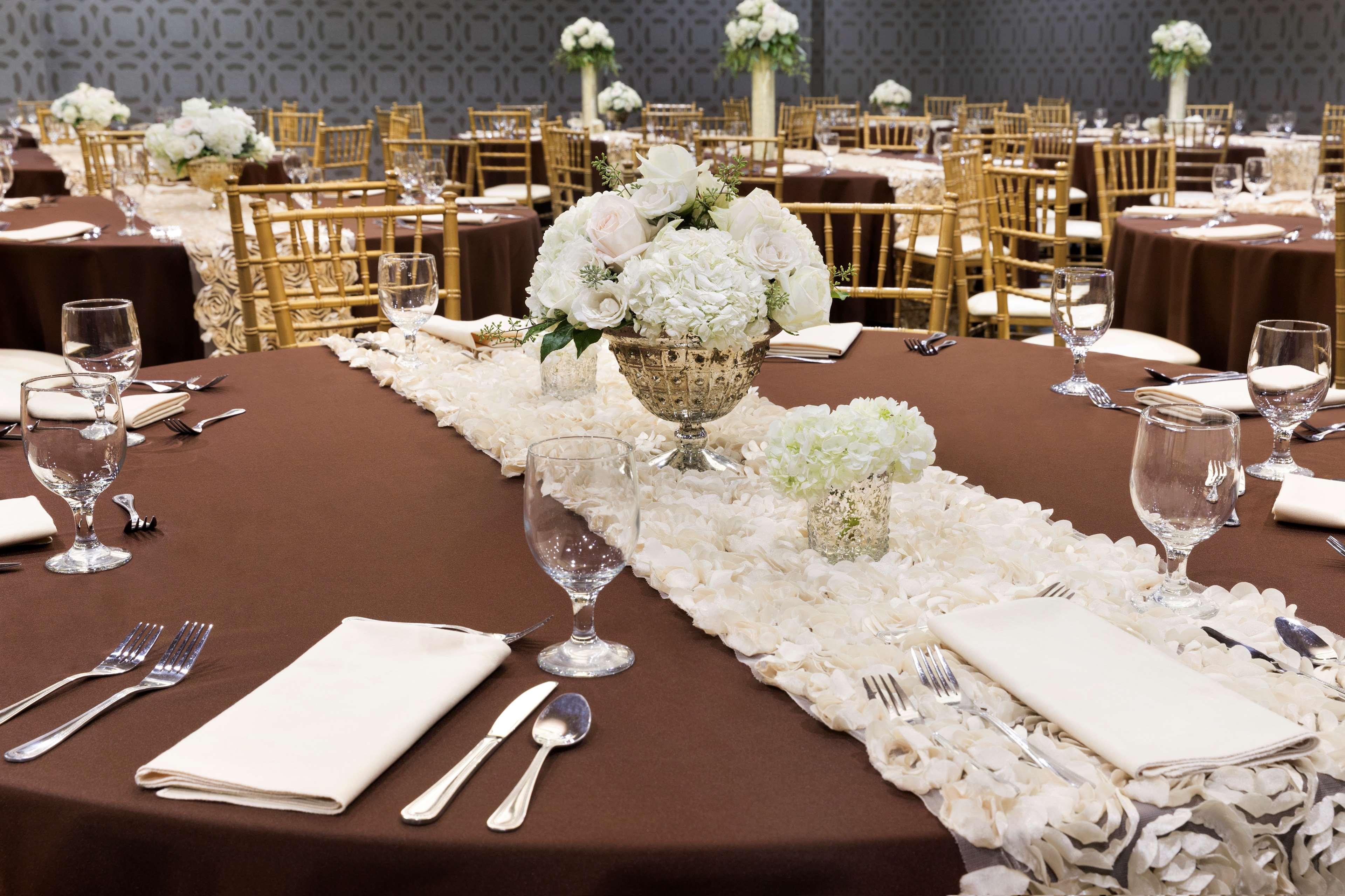Radisson Hotel Fresno Conference Center - photo 18