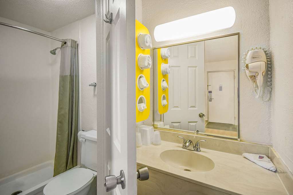 Motel 6 North Ridgeville OH Cleveland Intl Airport N Ridgeville - photo 17