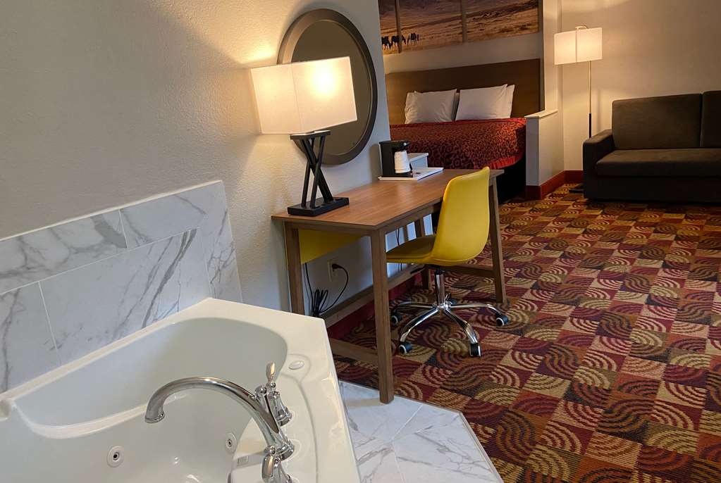 Days Inn & Suites by Wyndham Ridgeland - photo 16