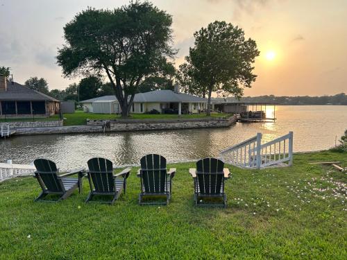 Lakefront Granbury fishing quite neighborhood relaxing — 4-Star Luxury Hotel in Granbury, United States
