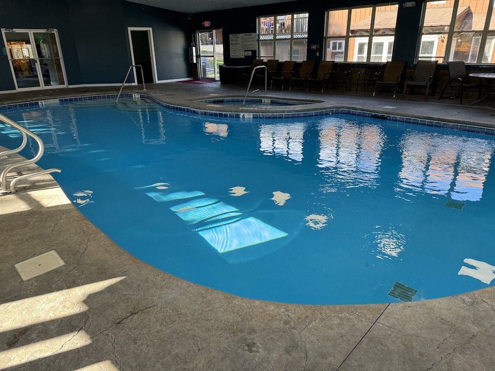 Motel 6 Lake George NY Adirondacks — 5-Star Luxury Hotel in Queensbury, United States