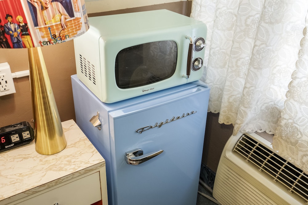 The New Star Motel with Studio Kitchens: 1950s Extended Stay Lodging and Retreat Center - photo 46