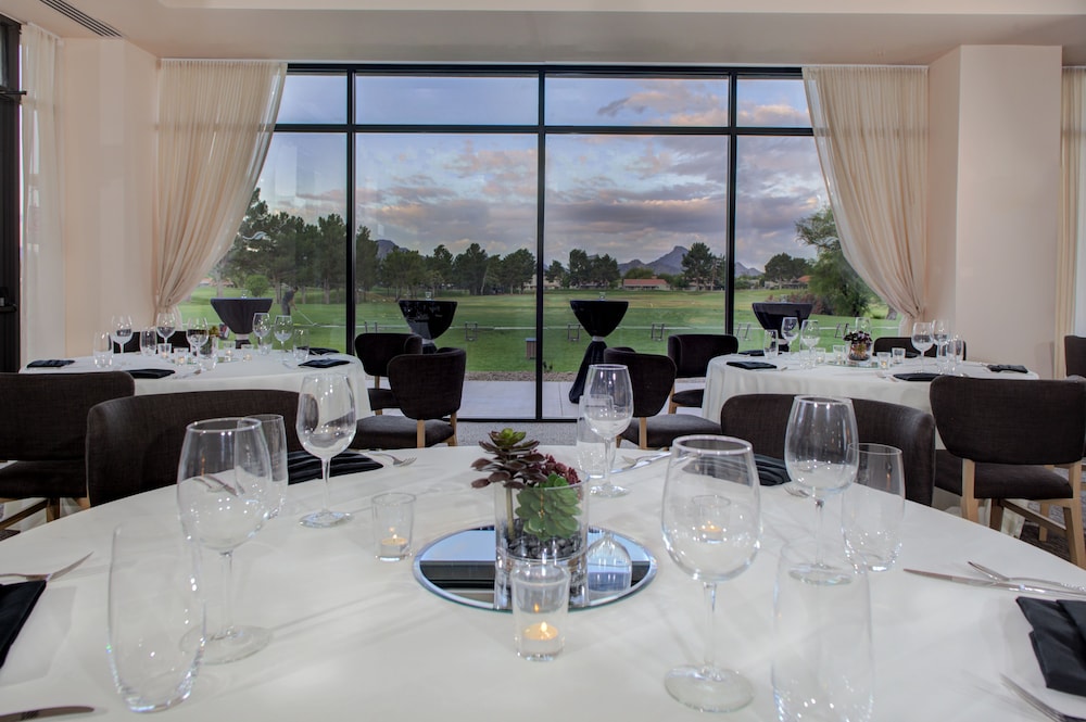 Embassy Suites by Hilton Phoenix Scottsdale - photo 57