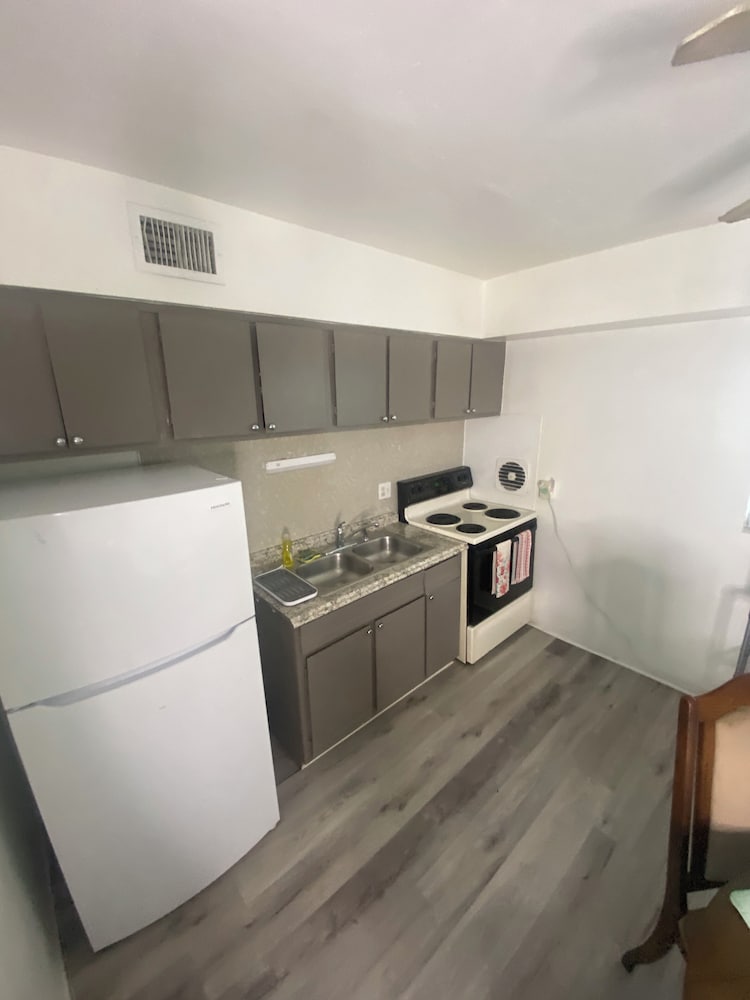 Uptown Inn & Suites - photo 19